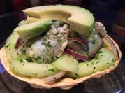 Una foto de aguachile con aguacate