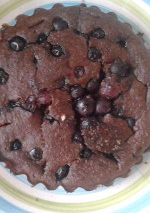 Una foto de Cake de chocolate y arándanos (saludable)