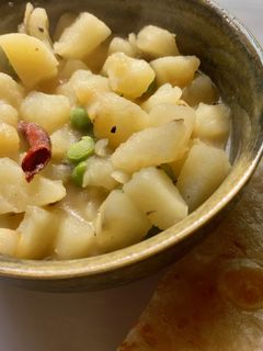 সাদা আলুর তরকারি (sada aloor tarkari recipe in Bengali) রেসিপির প্রধান ছবি