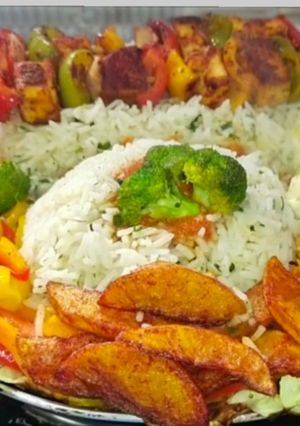 પનીર શશલિક સિઝલર વીથ મખની સોસૅ(paneer shashlik sizzler Recipe in Gujarati) રેસીપી મુખ્ય ફોટો