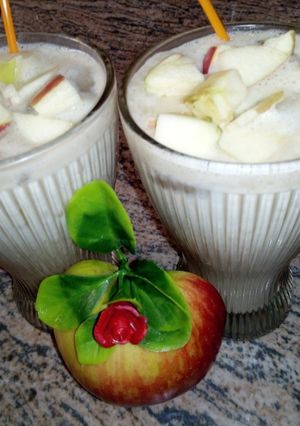 A picture of Banana &Apple smothie.