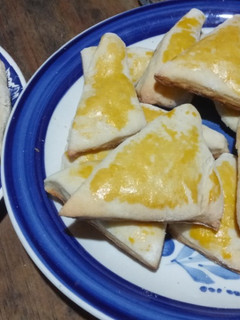 Una foto de Scones triangulares de yogurt de vainilla