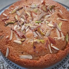 A picture of Eggless sooji vanilla cake.