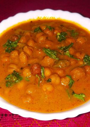 A picture of Kala chana masala.