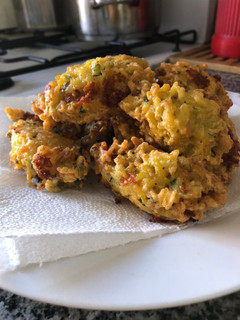 Una foto de Bocaditos de arroz 🍚 saborizado !!