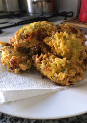Una foto de Bocaditos de arroz 🍚 saborizado !!