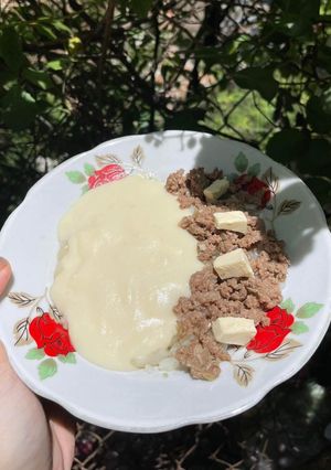 Hình của món Nui sốt kem khoai tây phô mai và thịt bò.