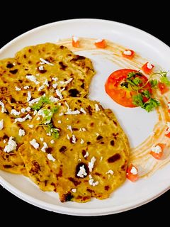स्टफ़्ड पनीरपराठा(stuffed paneer paratha recipe in hindi) रेसिपी मुख्य फोटो
