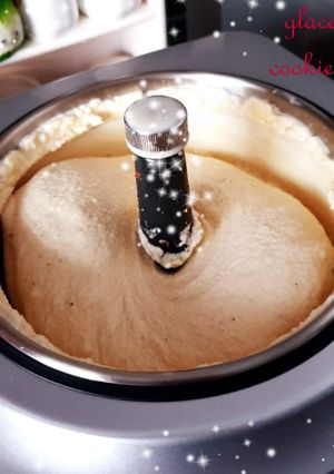 Une photo de Glace vanille aux éclats de cookies au gelato😋