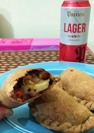 Una foto de Empanadas integrales de carne y panceta 😋😋