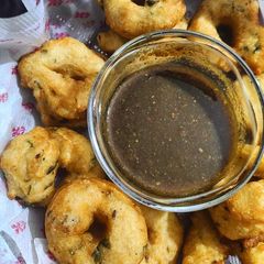 A picture of Medu Vada.