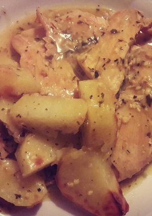 Una foto de Pollo a la mostaza con papas