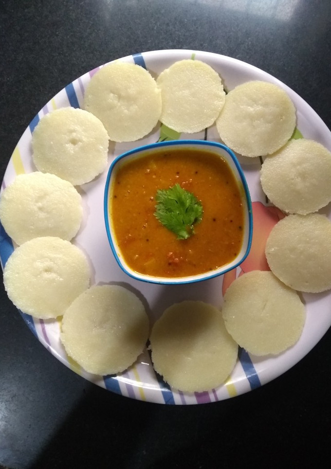 ઇન્સ્ટન્ટ ઈડલી સાંભાર(idli sambhar recipe in Gujarati) રેસીપી મુખ્ય ફોટો