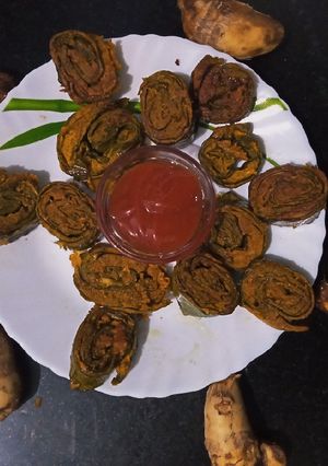 अरबी के पत्तों के पकौड़ी (arbi ke patto ke pakodi recipe in Hindi) रेसिपी मुख्य फोटो