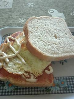 Májkrémes tojásos szendvics recept fotója