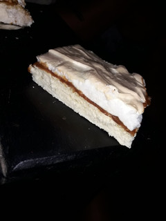Una foto de Tarta de dulce de leche y merengue