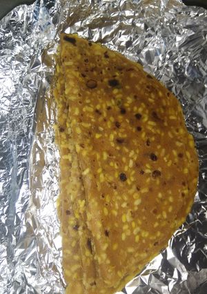 A picture of Dal ki puri.