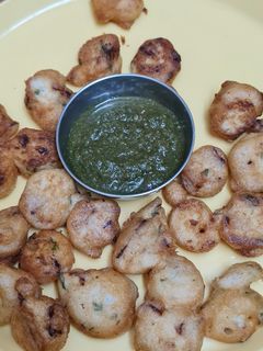 उड़द दाल के बड़े (urad dal ke bade recipe in Hindi) रेसिपी मुख्य फोटो