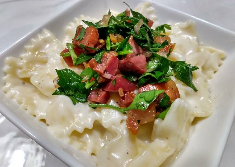 Recipe of Homemade Parmesan bow-ties with crispy pancetta