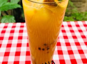 Una foto de Mojito de maracuyá (parchita o fruta de la pasión)