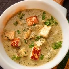 A picture of Dhaniya Paneer Korma.