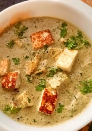 A picture of Dhaniya Paneer Korma.