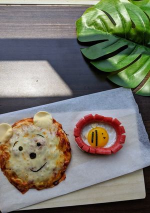 A picture of Cheesy Pizza With Egg In A Sausage Recipe (Silver Lining In ☁️).
