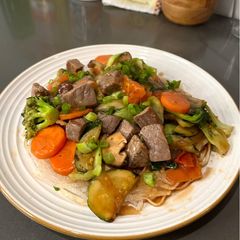 A picture of Vietnamese Crispy Flat Noodles (Phở Áp Chảo).
