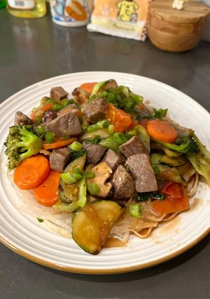 A picture of Vietnamese Crispy Flat Noodles (Phở Áp Chảo).