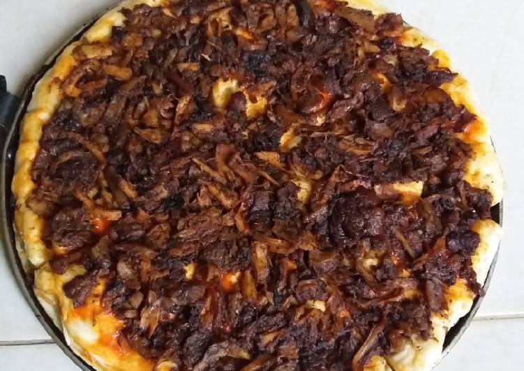 Pizza ayam suwir bumbu semur