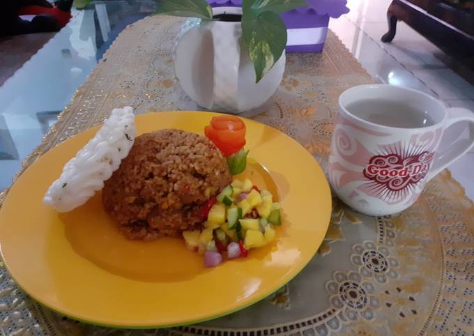 Nasi goreng bakso rumahan with acar timun nanas anak serampangan