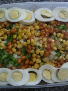 A picture of Salad Extraordinaire.