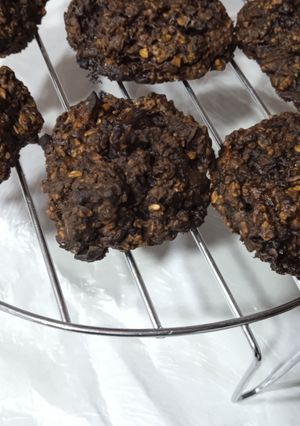 Foto principal de Galletas de pera, avena y chocolate sin huevo