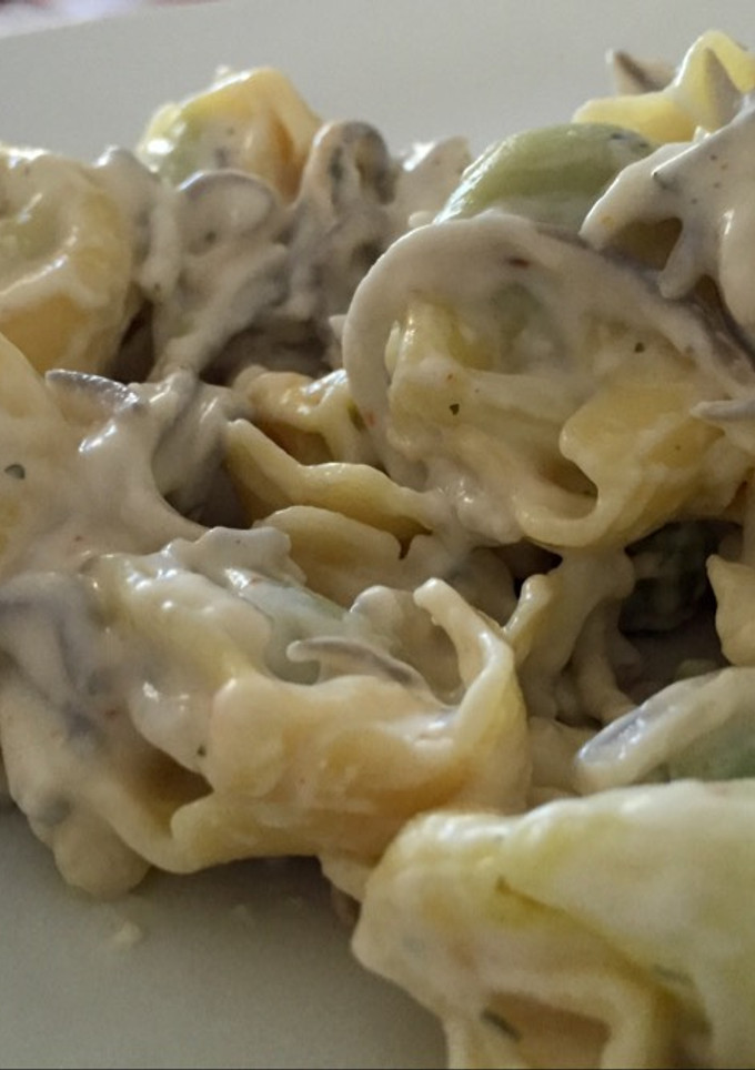 Una foto de Ravioli de ricotta y espinacas con salsa de gulas