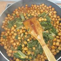 A picture of Acelgas con garbanzos al pimentón.