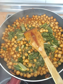 Una foto de Acelgas con garbanzos al pimentón