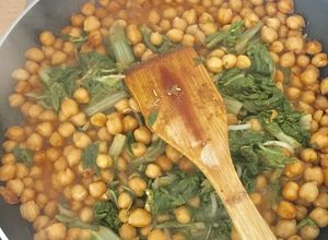 Una foto de Acelgas con garbanzos al pimentón