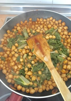 Una foto de Acelgas con garbanzos al pimentón