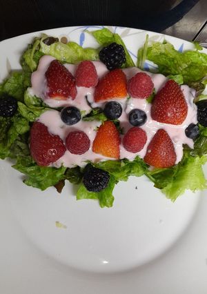 Una foto de Ensalada de frutos rojos ensalada de manzana