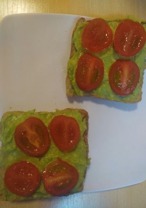 Una foto de Tostadas con guacamole light
