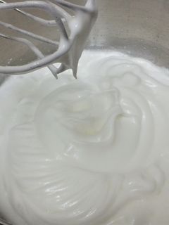 A picture of [Baking Tips] How to Easily Whip Cream Frosting.
