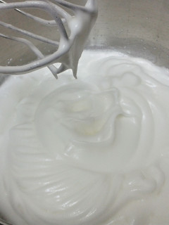 A picture of [Baking Tips] How to Easily Whip Cream Frosting.