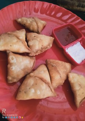 A picture of Masala samosa.