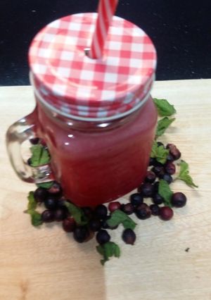 A picture of Summer refreshing juice.