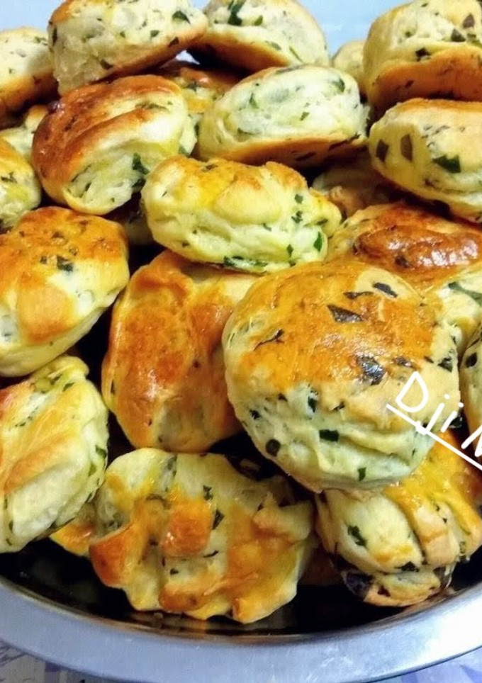 Medvehagymás pogácsa recept fotója