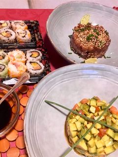 Una foto de Tartar de aguacate y tartar de atún rojo de almadraba