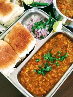 पाव भाजी (Pav Bhaji recipe in hindi) रेसिपी मुख्य फोटो