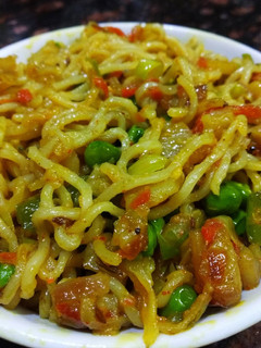 मसाला मैगी (Masala maggi recipe in Hindi) रेसिपी मुख्य फोटो
