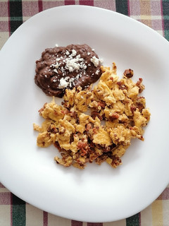 Una foto de Huevo con longaniza 🍳