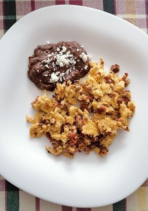 A picture of Eggs with Longaniza 🍳.